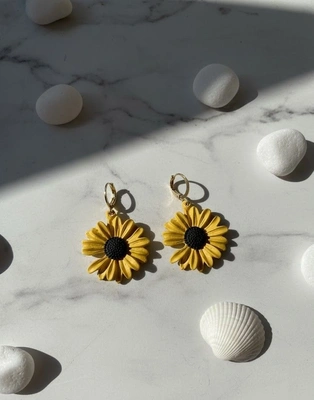Sunny Bloom Daisy Earrings