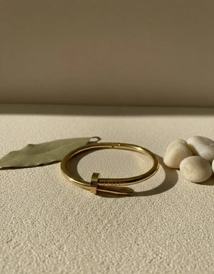 Minimal Nail Gold Bracelet