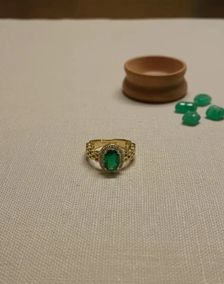 Elegant Gold Emerald Ring