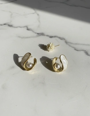 Pearl & Shell Gold Earrings