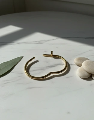 Minimal Nail Gold Bracelet