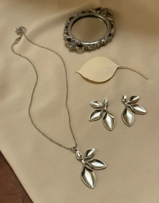 Silver Leaf Necklace & Earring Set