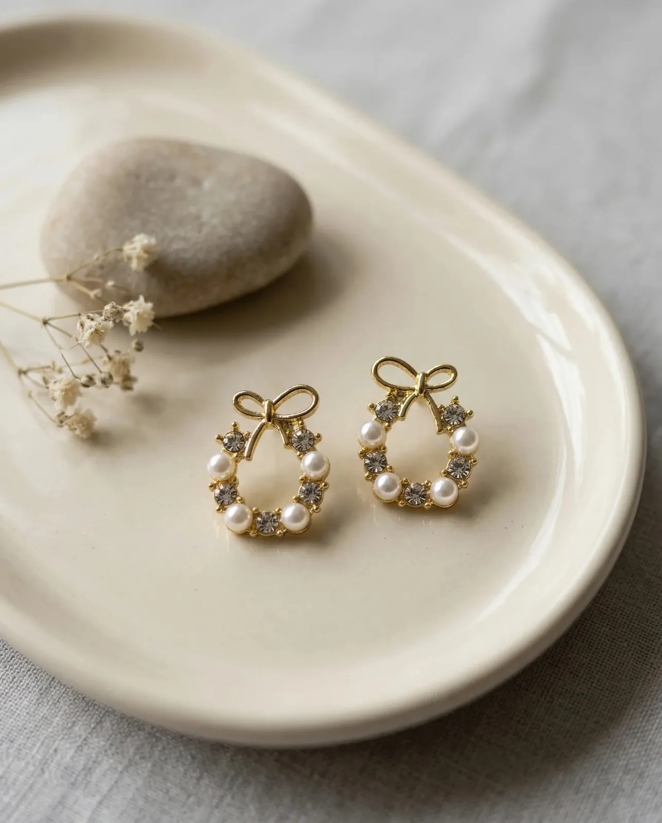 Bow Pearl Circle Stud Earrings