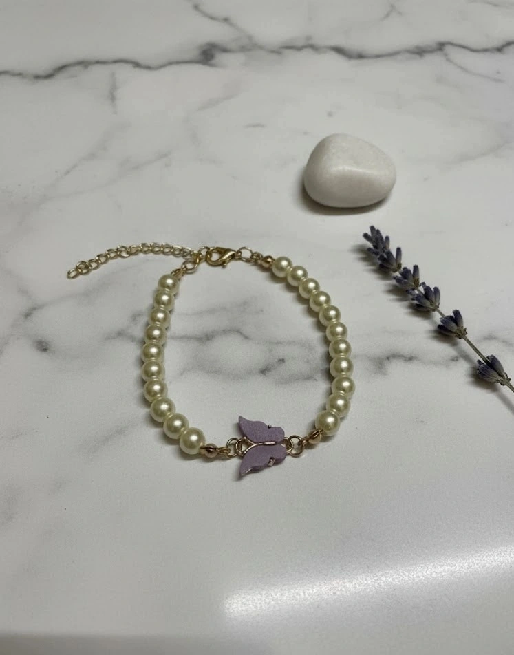 Elegant Pearl Bracelet with Purple Butterfly Charm