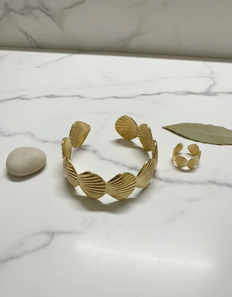 Beach-Inspired Gold Shell Bracelet